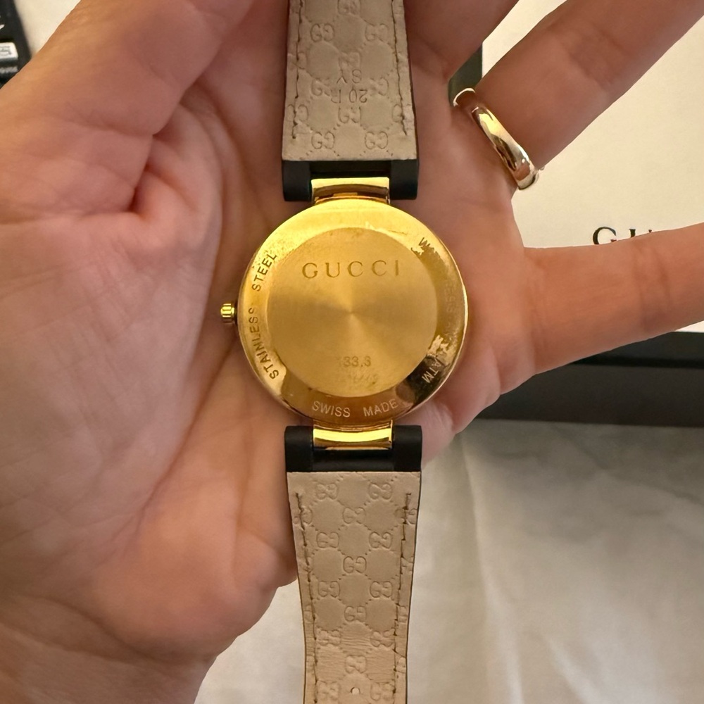Gucci Interlocking G Watch – Model 133.3 (Black/Gold) - Picture 4 of 9